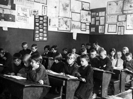 Отец, И.А. Игнатьев, в классе русской школы. 1934 (1935)